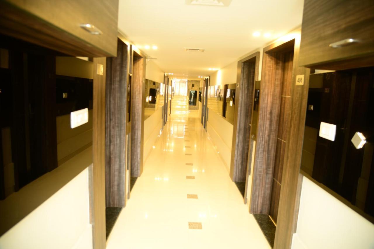 Miles Inn Hotel Хассан Экстерьер фото