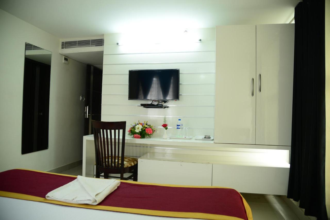 Miles Inn Hotel Хассан Экстерьер фото