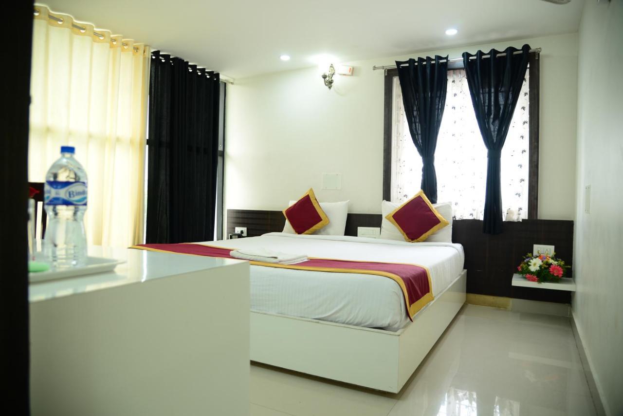 Miles Inn Hotel Хассан Экстерьер фото