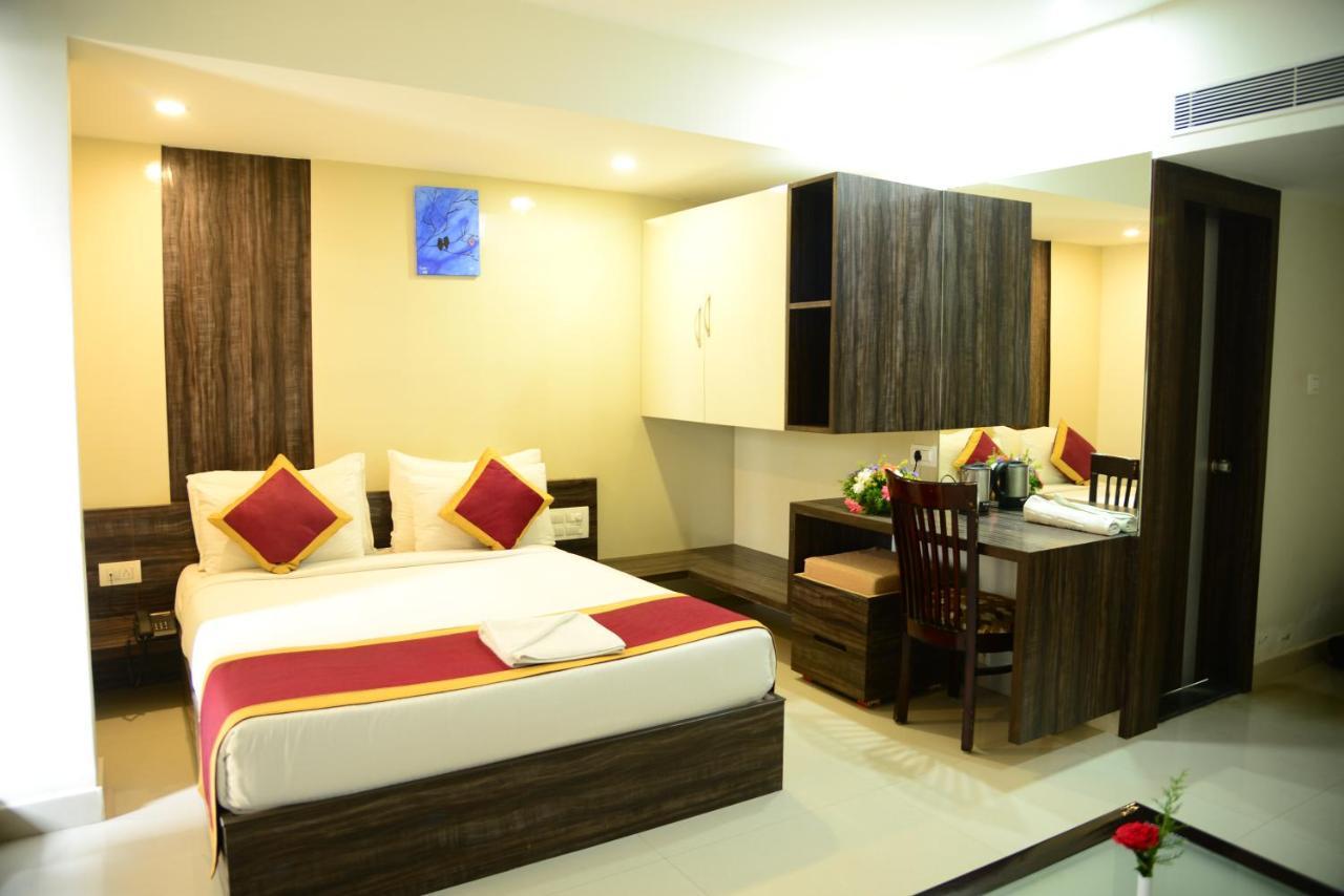 Miles Inn Hotel Хассан Экстерьер фото